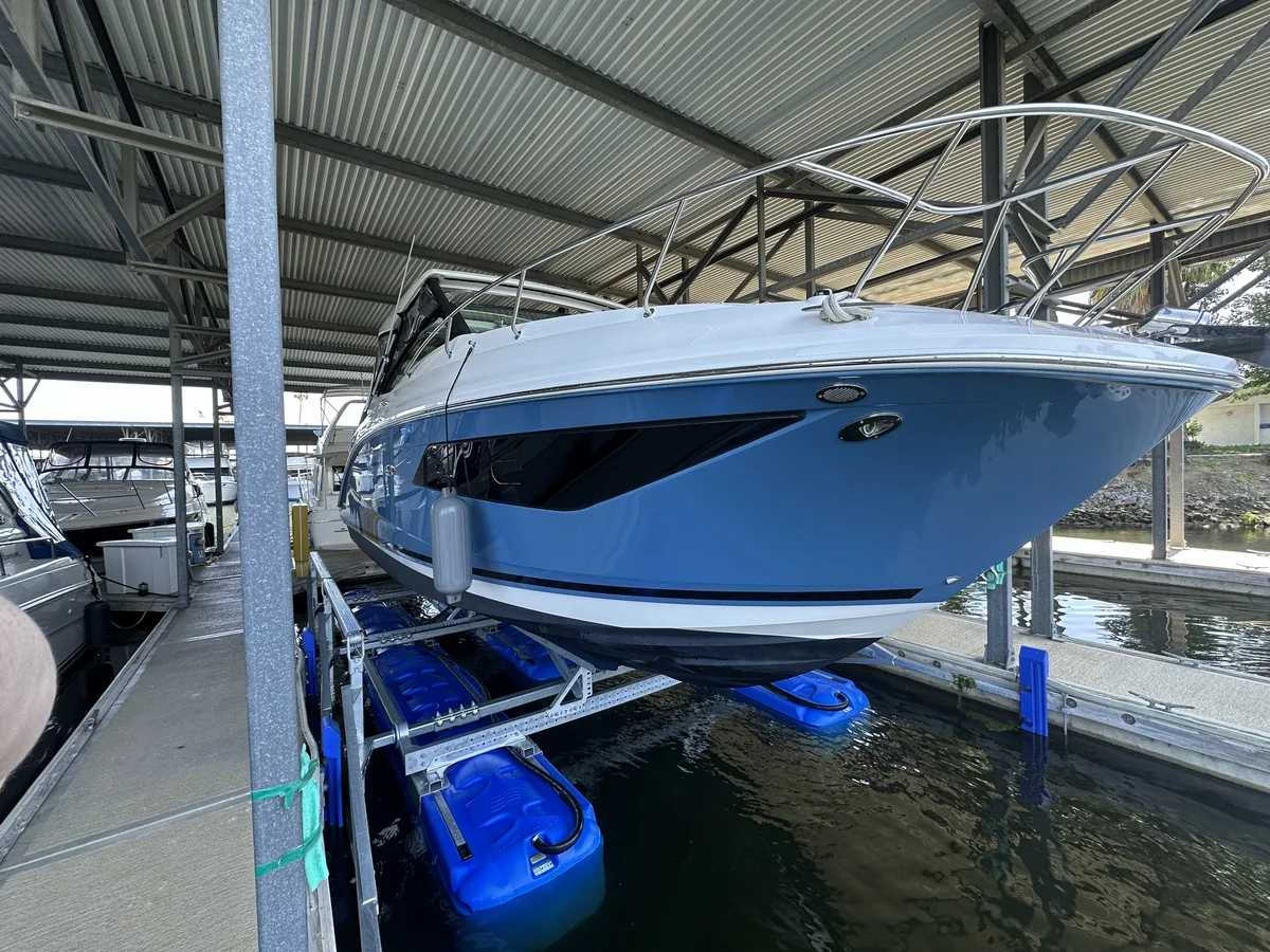 16,000-pound back-in center-mount HydroHoist installed at Discovery Bay Marina